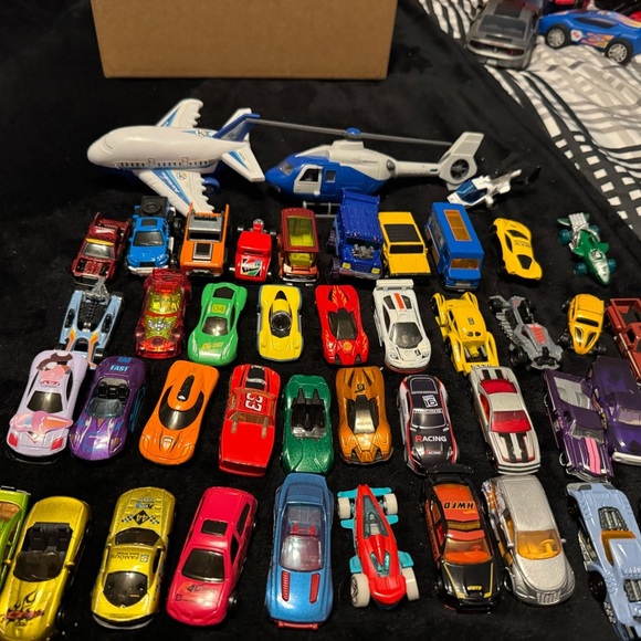 Lot of 40 Cars! Hotwheels, matchbox, trucks &more! Plus 3 helicopters!Great gift - Picture 11 of 12